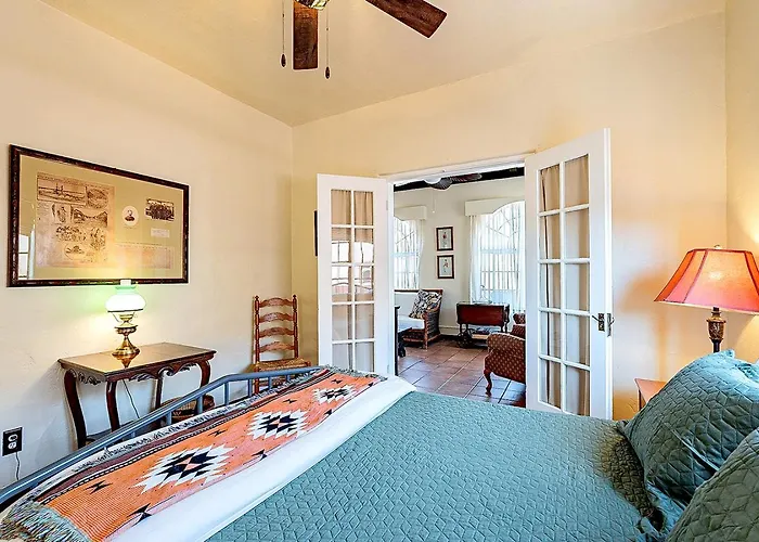 Mesquite Manor - Historic 3bd 2ba Bungalow, Steps To Uofa Tucson