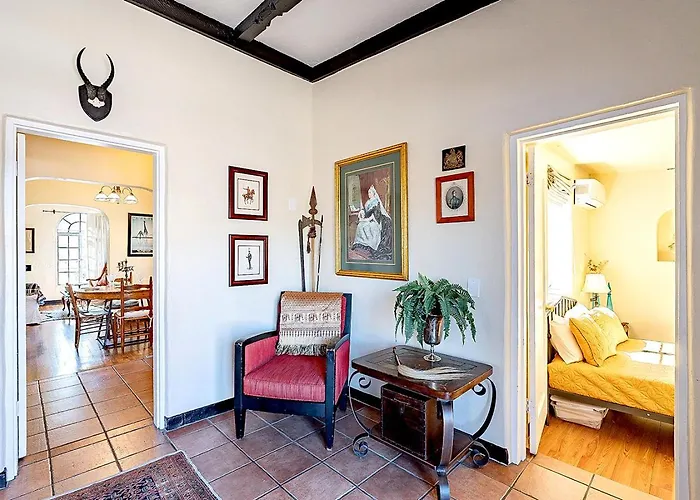 Сasa de vacaciones Mesquite Manor - Historic 3bd 2ba Bungalow, Steps To Uofa *