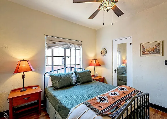 Mesquite Manor - Historic 3bd 2ba Bungalow, Steps To Uofa