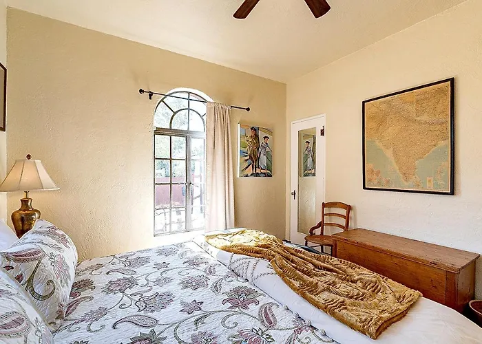 Mesquite Manor - Historic 3bd 2ba Bungalow, Steps To Uofa Сasa de vacaciones *