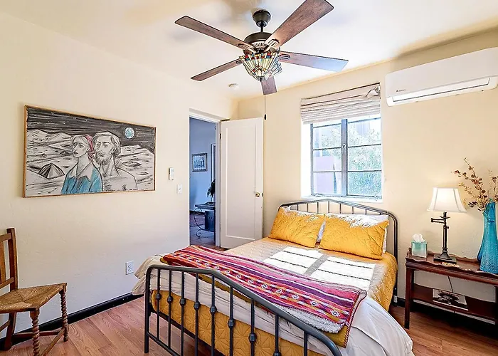 Сasa de vacaciones Mesquite Manor - Historic 3bd 2ba Bungalow, Steps To Uofa Tucson