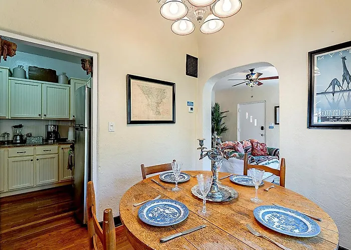 Mesquite Manor - Historic 3bd 2ba Bungalow, Steps To Uofa Сasa de vacaciones *