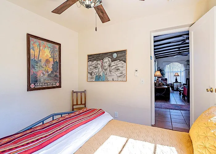 Сasa de vacaciones Mesquite Manor - Historic 3bd 2ba Bungalow, Steps To Uofa Tucson