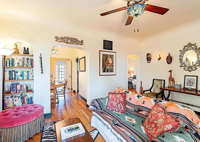 Сasa de vacaciones Mesquite Manor - Historic 3bd 2ba Bungalow, Steps To Uofa Tucson