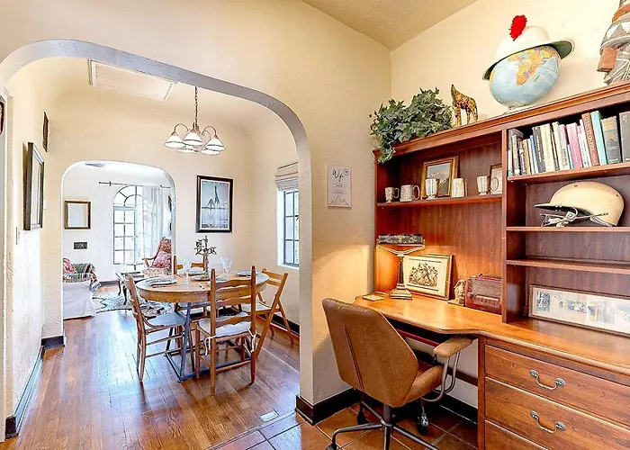 Mesquite Manor - Historic 3bd 2ba Bungalow, Steps To Uofa