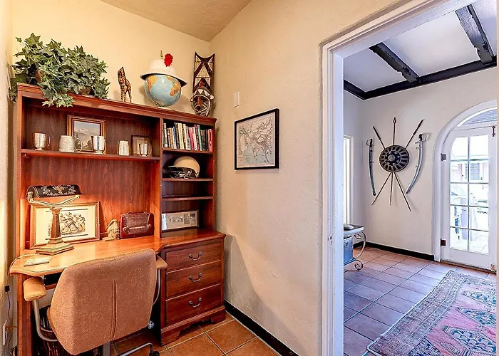 Mesquite Manor - Historic 3bd 2ba Bungalow, Steps To Uofa Сasa de vacaciones