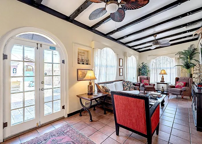 Сasa de vacaciones Mesquite Manor - Historic 3bd 2ba Bungalow, Steps To Uofa Tucson